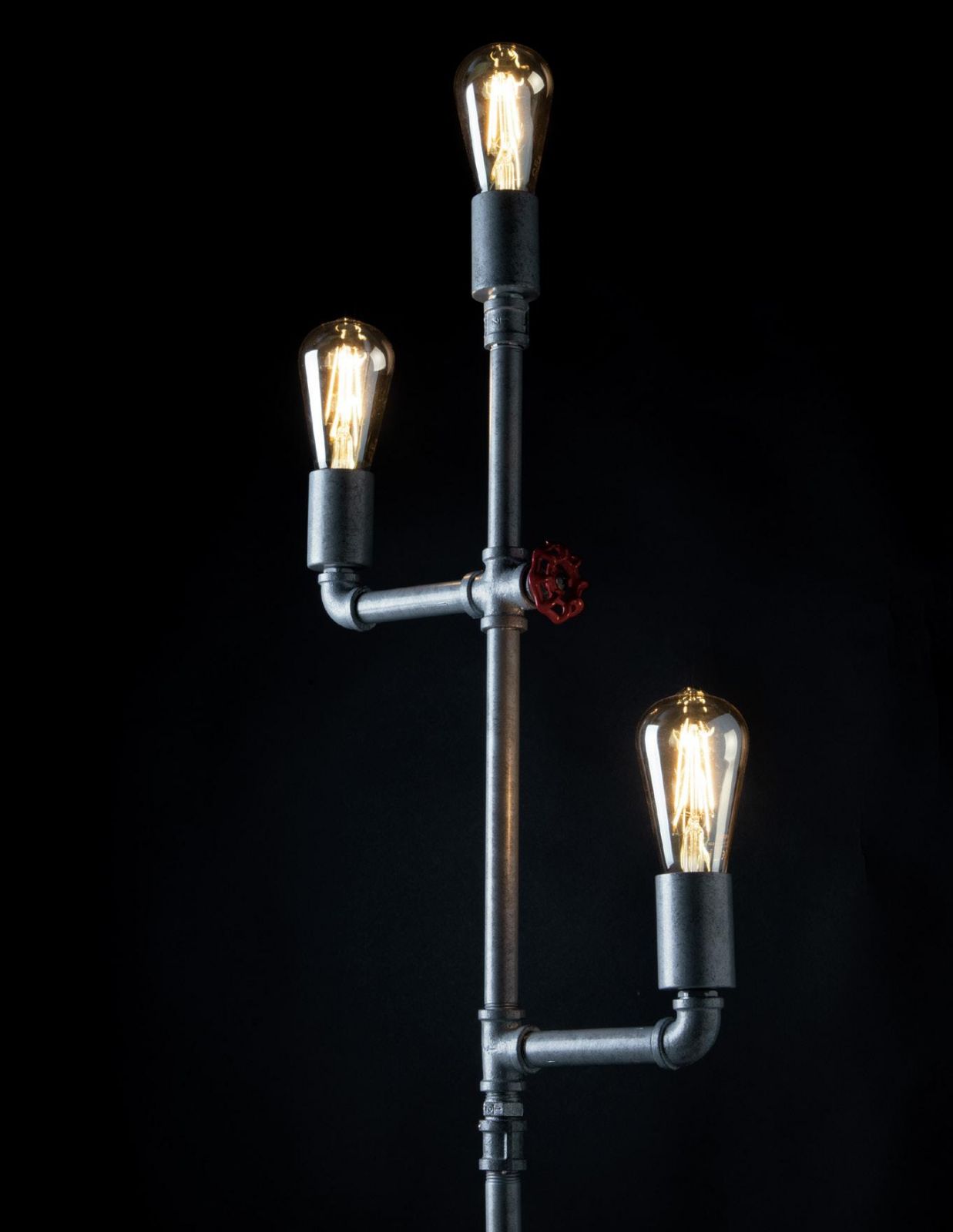 Piantana 3 luci metallo effetto zincato stile tubi e rubinetti 3XE27 non incl. AMARCORD Piantana 3 luci metallo effetto zincato stile tubi e rubinetti 3XE27 non incl. AMARCORD